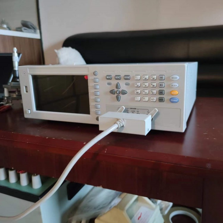 阻抗分析仪（LCR电桥）