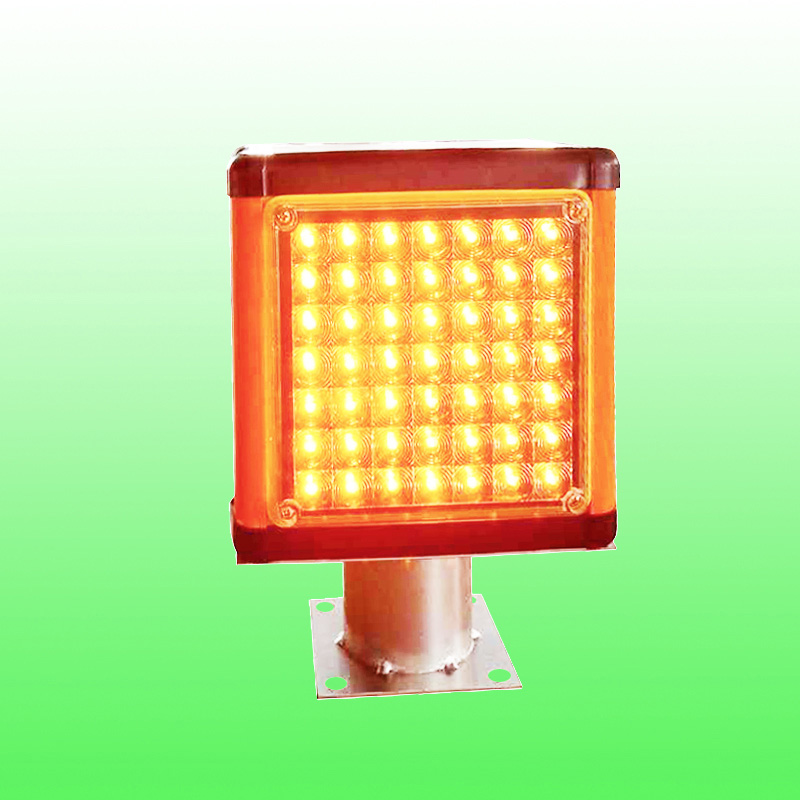 方形太阳能雾灯 同步太阳能诱导灯生产厂家